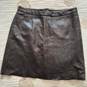 Marc O'Polo - Läderkjol  - Fin kvalitet, fin kjol. 