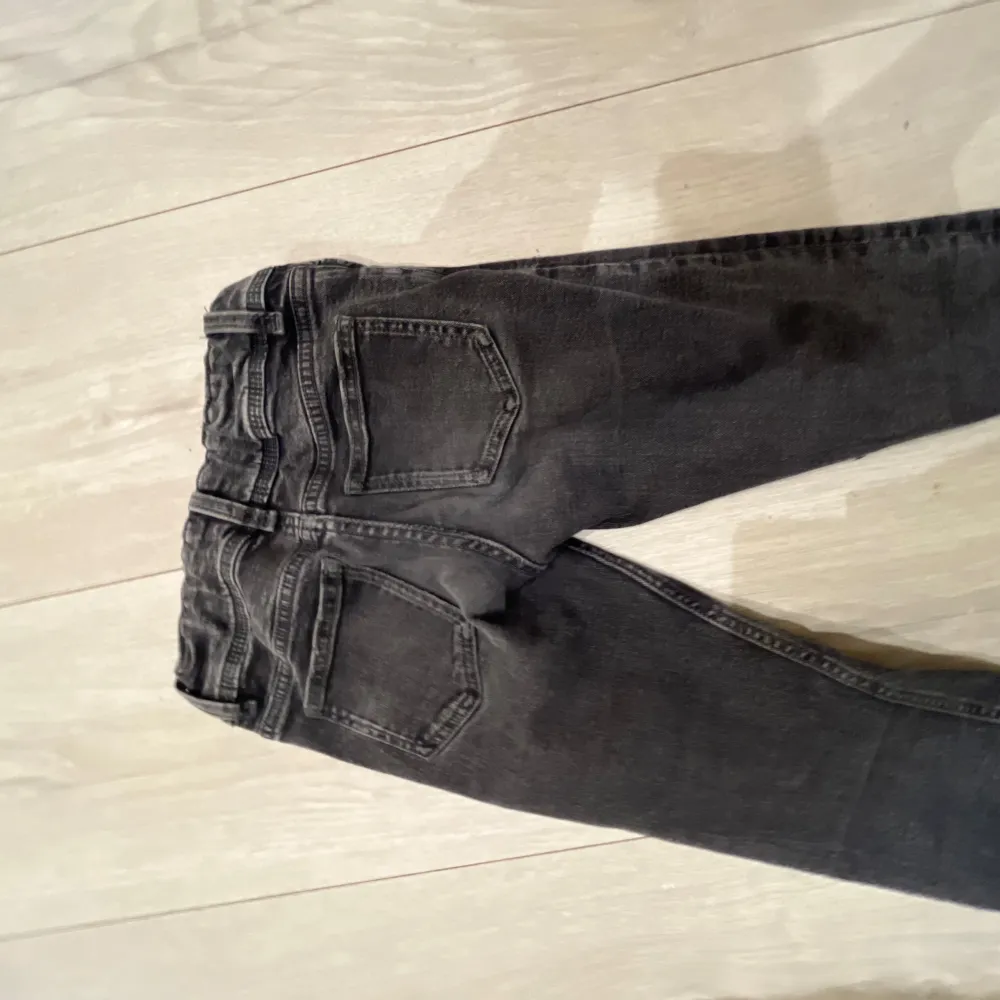 jeans från Gina Young i storlek 146, jätte fina. Bra skick. Jeans & Byxor.