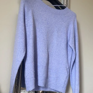 veromoda stickad tröja  - Stickad tröja ifrån veromoda!💗 Den är blå/lila
