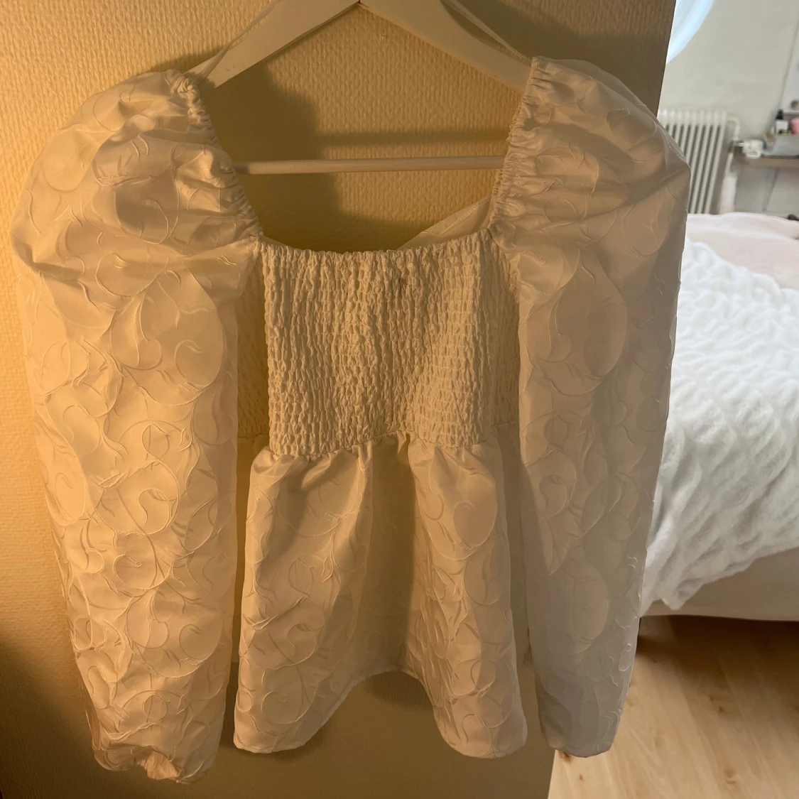 Puff ärm blus vit  - 90