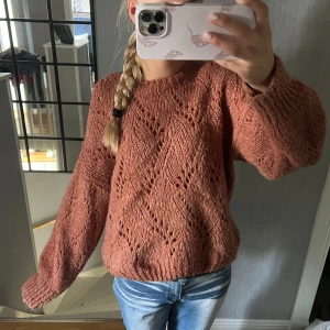 Stickad tröja - Stickad tröja i fint skick Står ingen storlek men skulle säga S/M