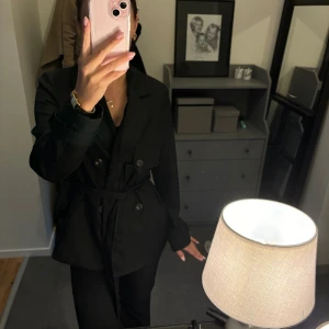 Kappa - Säljer denna tunna kappa från Vero Moda, garderobsrensning!