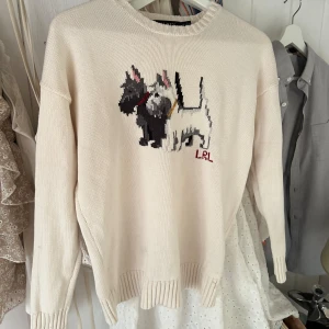 Polo Ralph Lauren sweatshirt  - Polo Ralph Lauren sweatshirt, den är i ett superfint skick, köpt i vintras. Den är jättemysig och skön, passar till allt. Har du frågor eller önskas fler bilder är det bara att höra av sig  💓