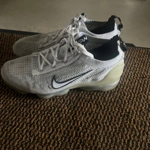 Vapormax vita - Sköna bekväma skor