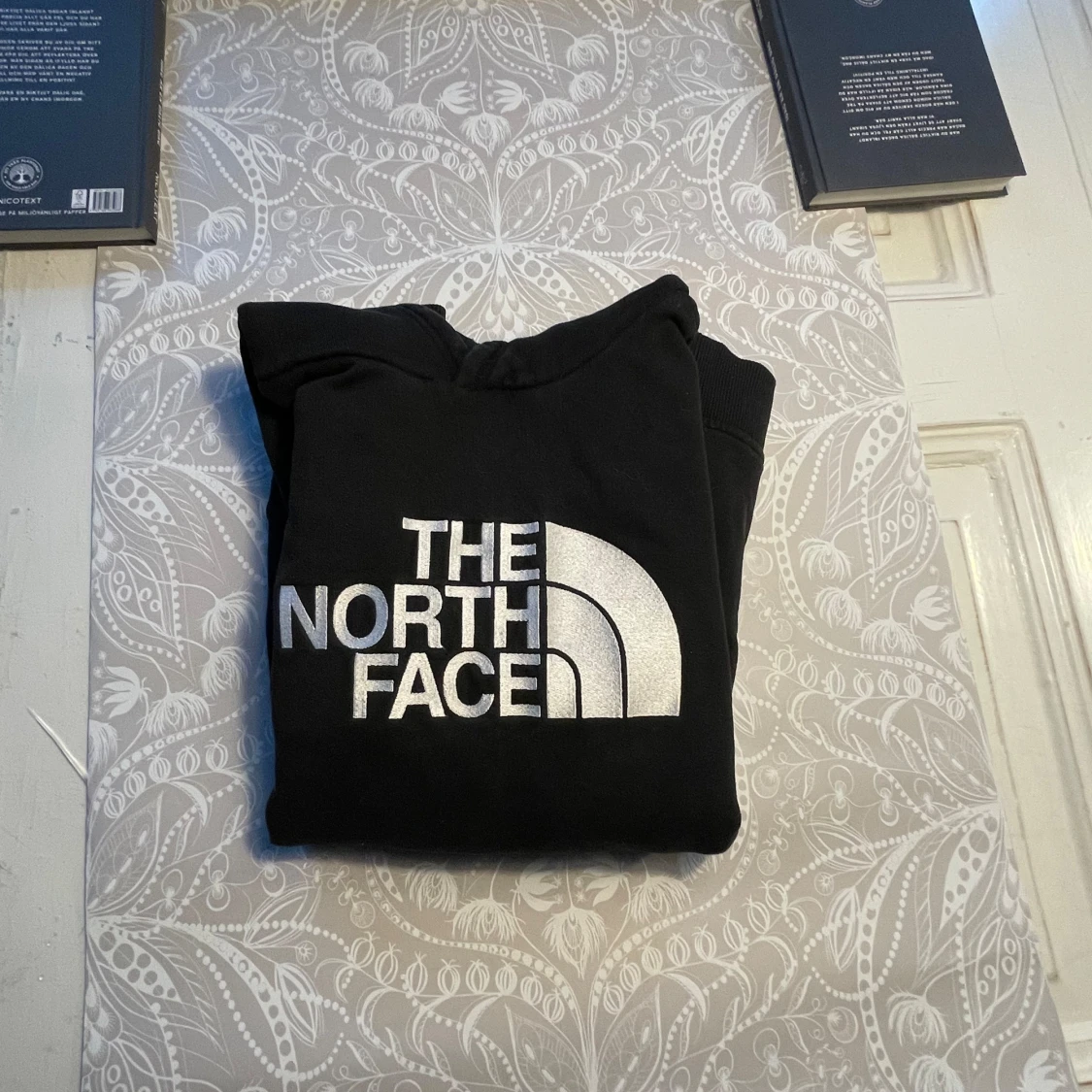 Svart hoodie från The North Face