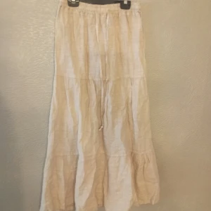 Långkjol i linne - Helt ny oanvänd långkjol i 100% linne. Storlek xs