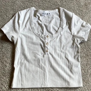 U-ringad baby tee - Knappt använd