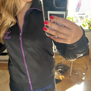 Hummel träningsjacka - Supersöt lila träningsjacka från hummel