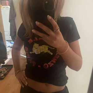 Kenzo tröja H&m - En svart tröja me tryck på från h&m.  storlek S. ❤️‍🔥