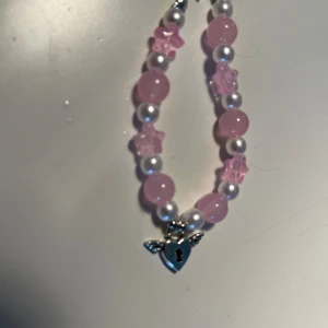 Fint armband  - Har aldrig använt  säljer det för att jag inte gillar silver 