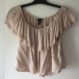 Off shoulder topp - Gullig off shoulder topp. 