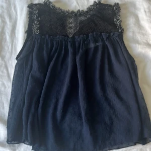 Topp - Gullig topp från mango! Finns inte kvar längre!