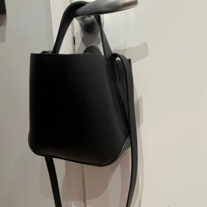 Väska - Säljer denna väska , köpt på Gina tricot 