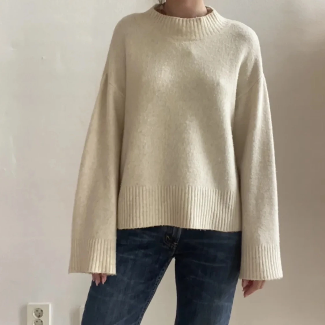 Vit/beige tröja från pull&bear