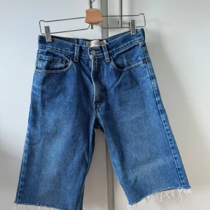 Vintage levis jeans shorts - Ett par vintage levis shorts som jag klippt av (var långa jeans innan) snygga och sköna