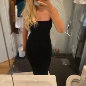 Tub klänning  - Säljer denna super fina tub kläning från zara i nyskick