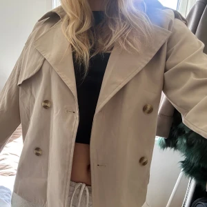 Vår jacka - Jättefin beige/brun jacka. Använd fåtal gånger!