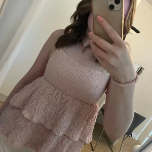 Rosa linne  - Rosa linne från Gina Tricot, använd fåtal gånger. Slutsåld. Köpare står för frakt.