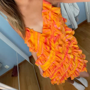 Färgglad kläning - Super snygg klänning från nakd i fina färger, använd fåtal gånger. 