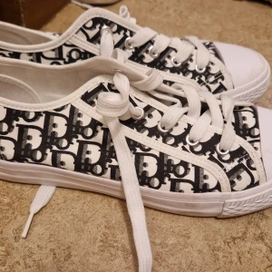 Snygga skor - Nya, bara testade. Storlek 41 