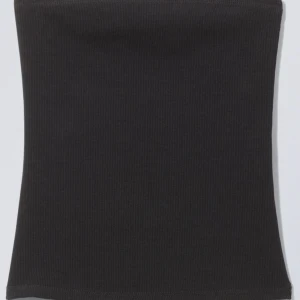 Weekday tub topp - Aldrig använd, därav nyskick. Kan användas som kjol och tröja om man vill. Tveka inte på att skriva frågor!💓