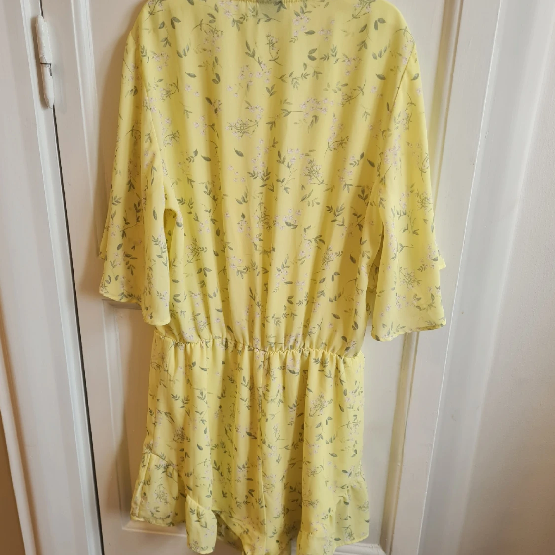 Gul blommig jumpsuit Gina Tricot 36 - 93