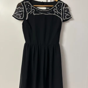 Klänning  - Festklänning storlek M
