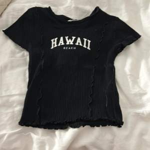En HAWAII tröja i storlek 134-140 Barn!  