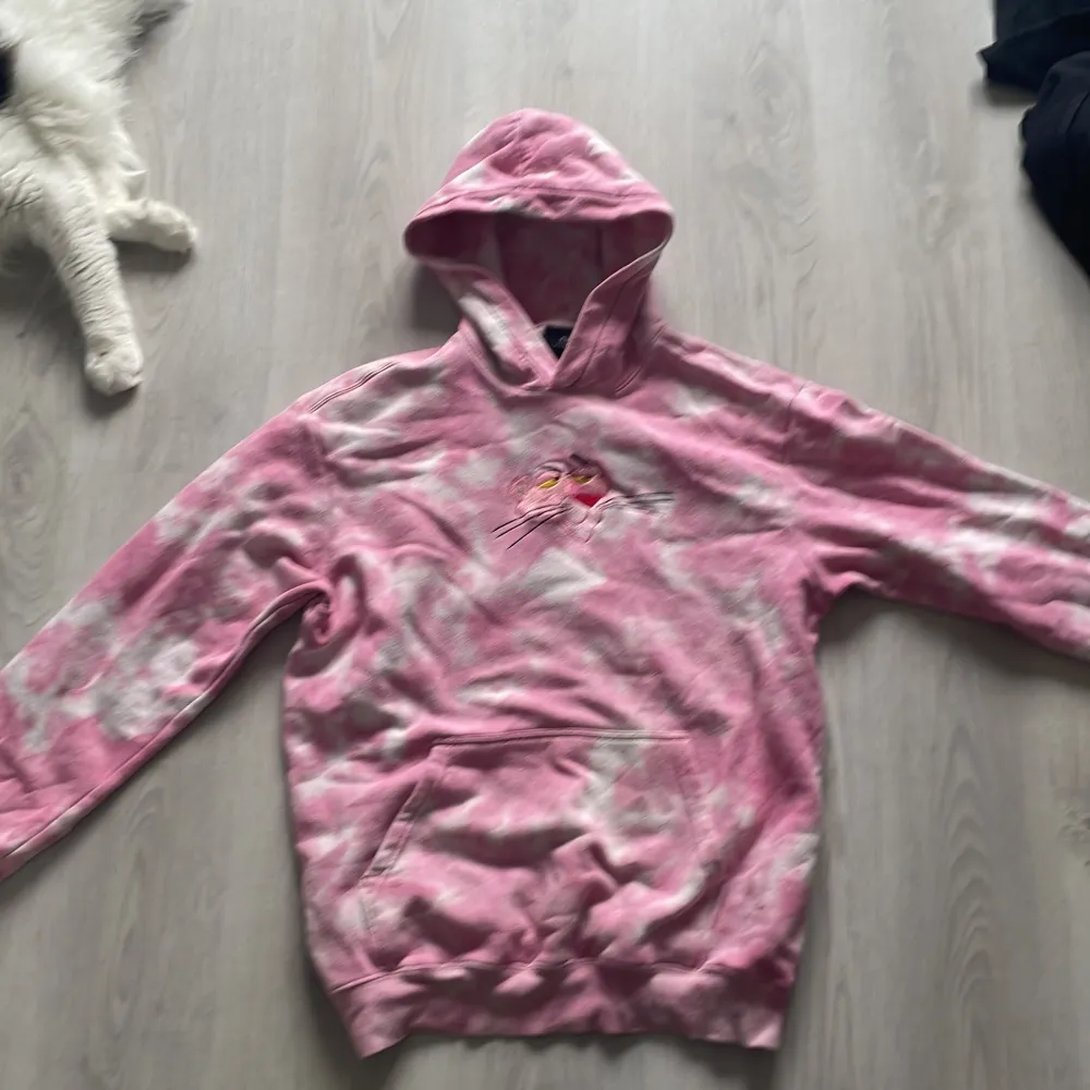 Använt ett par gånger men den är i bra skicka, säljer för att jag inte använder längre. Hoodies.