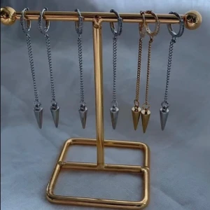 Örhängen  - Olika varianter av örhängen super fina!  Köp för 99kr/st eller 185kr paret.  Alla finns i både silver och guld. Modell 082, 083, 084, 086, 089, 091