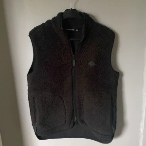 J Lindeberg fleeceväst - Nypris: 1500kr Skick: 9/10 inga defekter