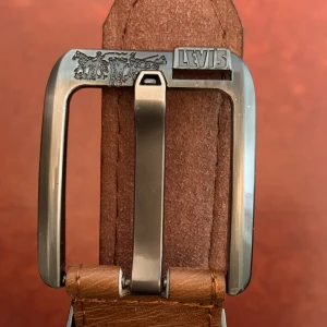 Levi’s Läderbelte  - Äkta läder Levi’s belte   Skriv till mig för mer detaljer samt fall du vill diskutera om ditt pris!