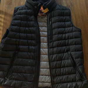 Väst Parajumpers - Äkta Parajumpers väst. Bra skick Nypris 4399 :- 