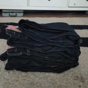 "Mywear Jeans"👖 - Säljer 6 par "Mywear Jeans" i jättebra kvalitet. Aldrig använda prislapp finns kvar på de.  Storlek 38 Kvinnor.  Pruttat och klart! 100kr Styck eller allt för 700k r. Vid frågor Dm😁