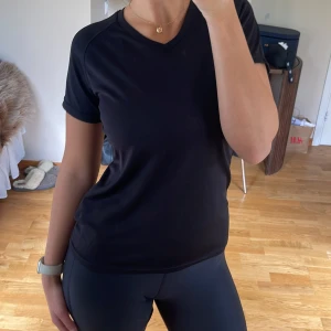 Svart träningströja  - Simpel svart träningströja från PRO touch💕