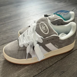 CAMPUS 00’s - Ett par campus 00’s i strlk 39 