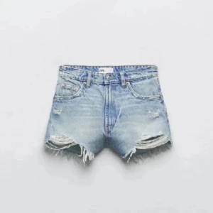 Zara shorts  - Så fina och populära shorts från zara, köpta förra året men kommer ej till användning 💕inga defekter!