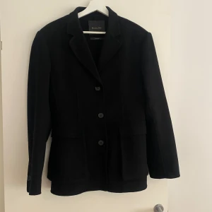 Jacka Massimodutti  - Jacka i kavajmodell från Massimodutti i ull blandning