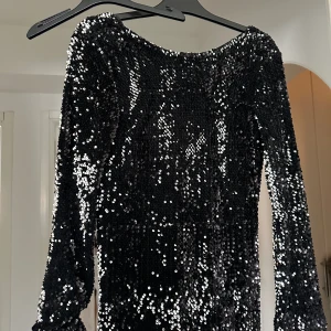 Kläning från chiquelle - Aldrig använd, fortfarande prislapp. Perfekt som balklänning 