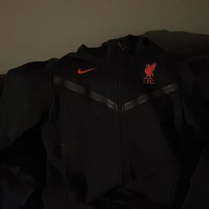 Nike tech fleece  - Liverpool Nike tech fleece Aldrig använd  Mycket bra skick  