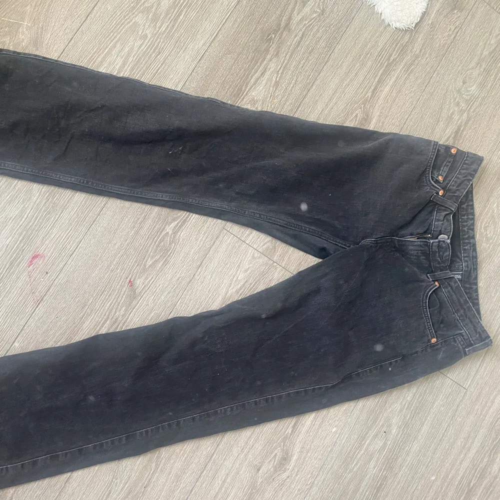 Säljer mina Arrow jeans från Weekday. Använda få gånger och är inte smutsiga utan de va damm i luften… köp gärna via köp direkt!. Jeans & Byxor.
