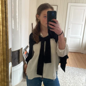 Svart kofta - Så fin svart kofta från hm, superfint skick! Med fickor!