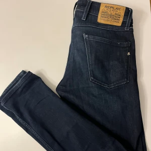 Replay Anbass - Tja! Säljer ett par Replay Anbass jeans i grymt skick. Använda ett par gånger, men inte mycket. Storlek 31/32. Skriv om ni har funderingar osv. Skickar gärna fler bilder👍