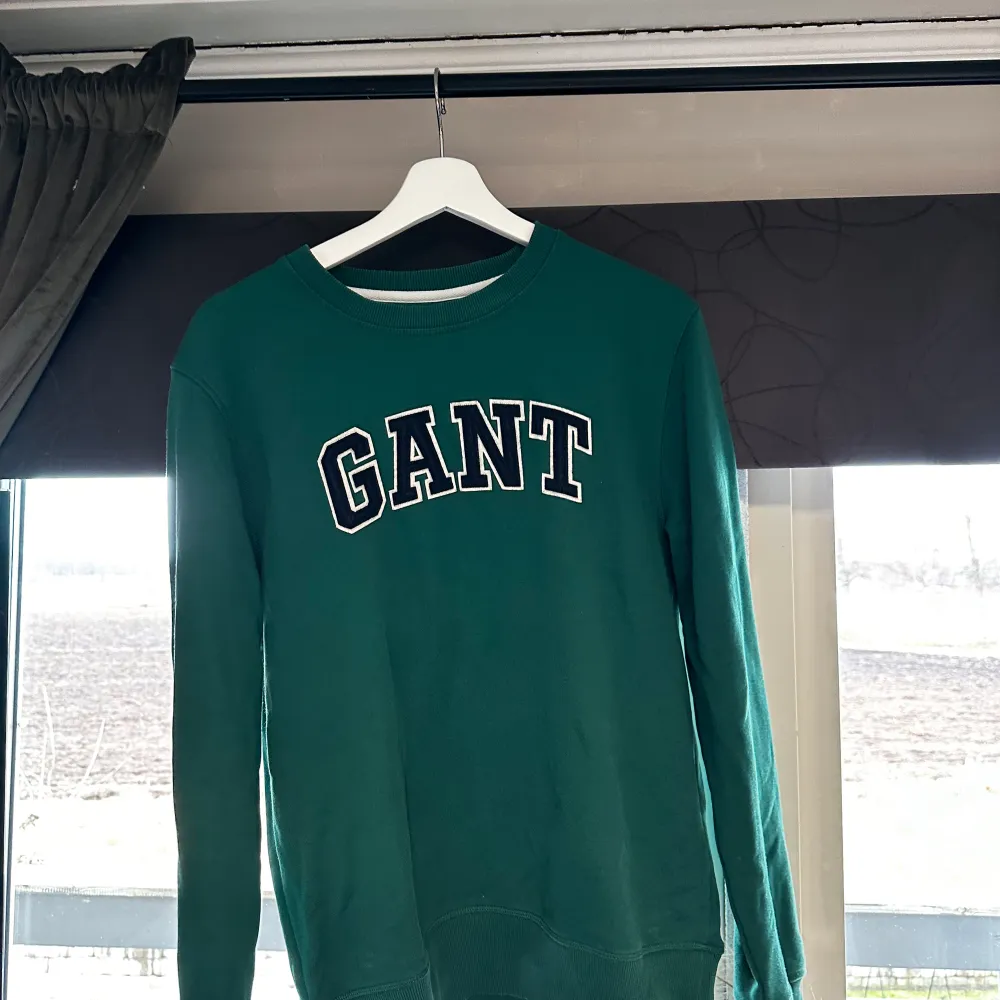 En skön Gant tröja i storlek medium! Använd ett fåtal gånger!. Tröjor & Koftor.