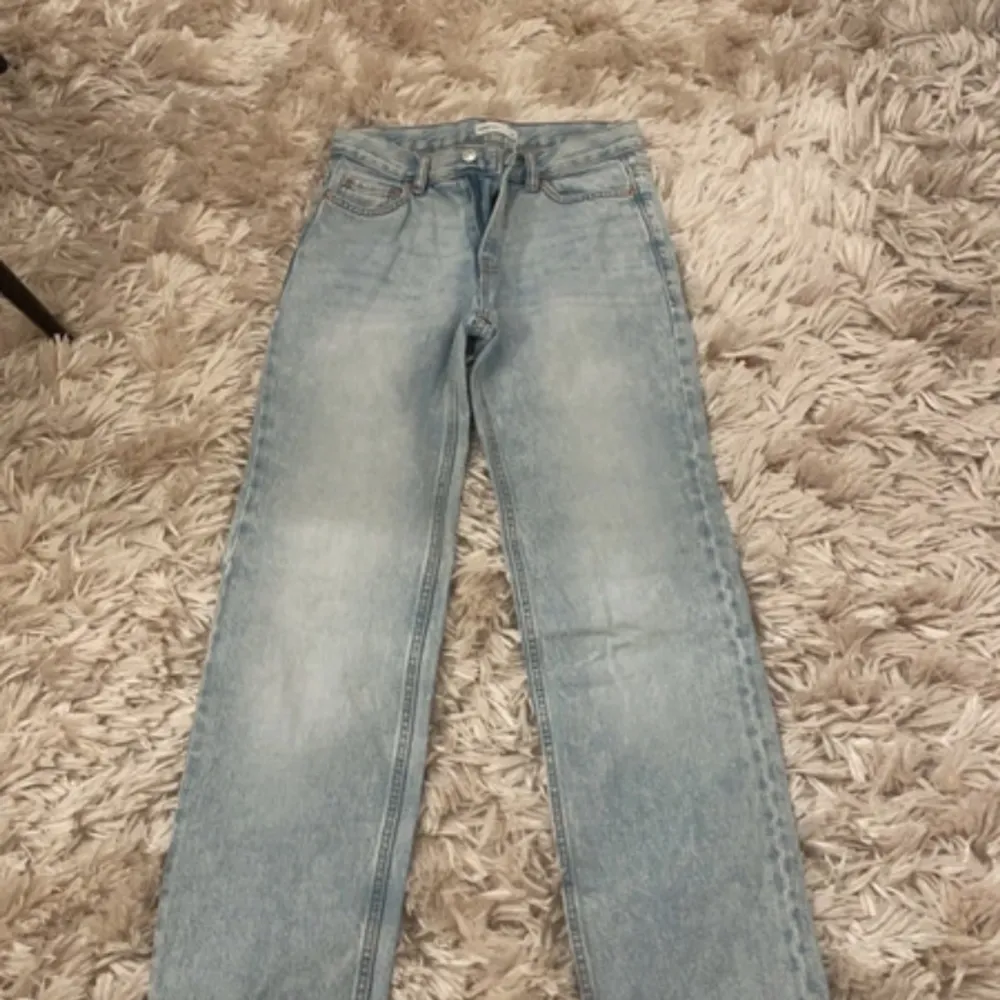 Säljer mina helt nya lågmidjade Jens aldrig använt ligger bara i min garderob . Jeans & Byxor.