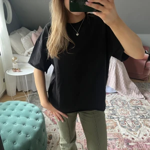 Kortärmad tröja - Sweatshirt med korta ärmar, aldrig använd med lappar kvar❤️