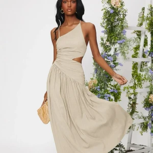 Sommarklänning - Ursnygg klänning ifrån Shein som aldrig är använd! Nypris 339kr, storlek S Mitt pris 201kr 