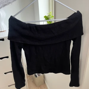 Off shoulder topp - Så fin off shoulder topp från Gina Tricot. Nyskick!💞