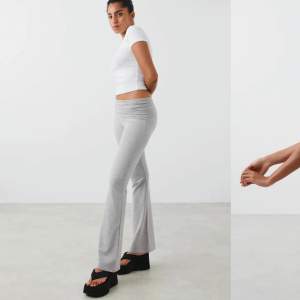 Hej, säljer nu mina grå yoga pants från Gina tricot då de är för små för mig. De är i väldigt bra skicka och bara anvånda ett fåtal gånger. Storlek S