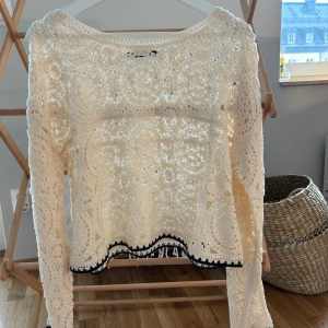 Virkad topp zara  - Väldigt fin virkad topp från zara, aldrig använd 